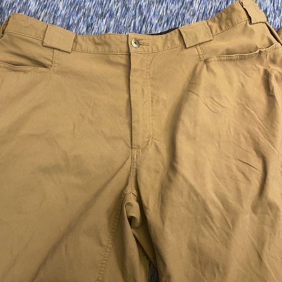 🎄🎁Duluth Trading Company Nylon Pants - Picture 2 of 4